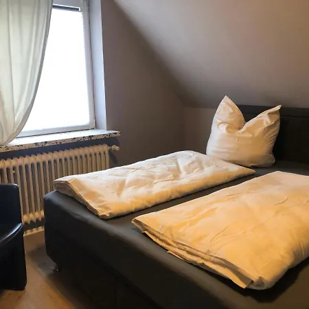Holiday home Geraeumiges Haus Mit Viel Platz, Garten Und Den Parkplaetzen *