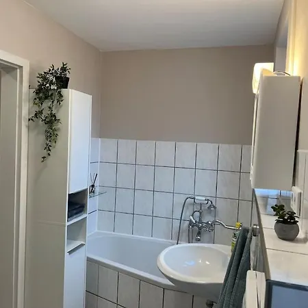 Geraeumiges Haus Mit Viel Platz, Garten Und Den Parkplaetzen Holiday home *