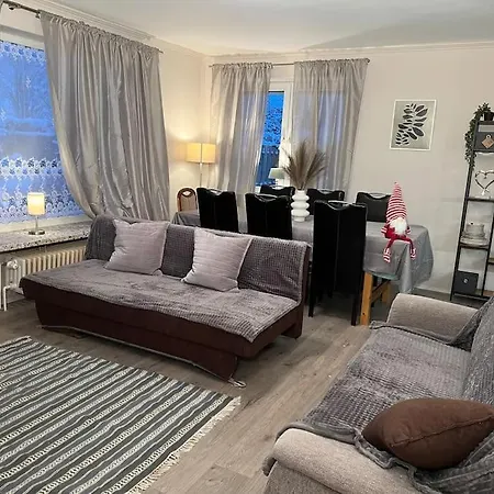 Holiday home Geraeumiges Haus Mit Viel Platz, Garten Und Den Parkplaetzen Juebek